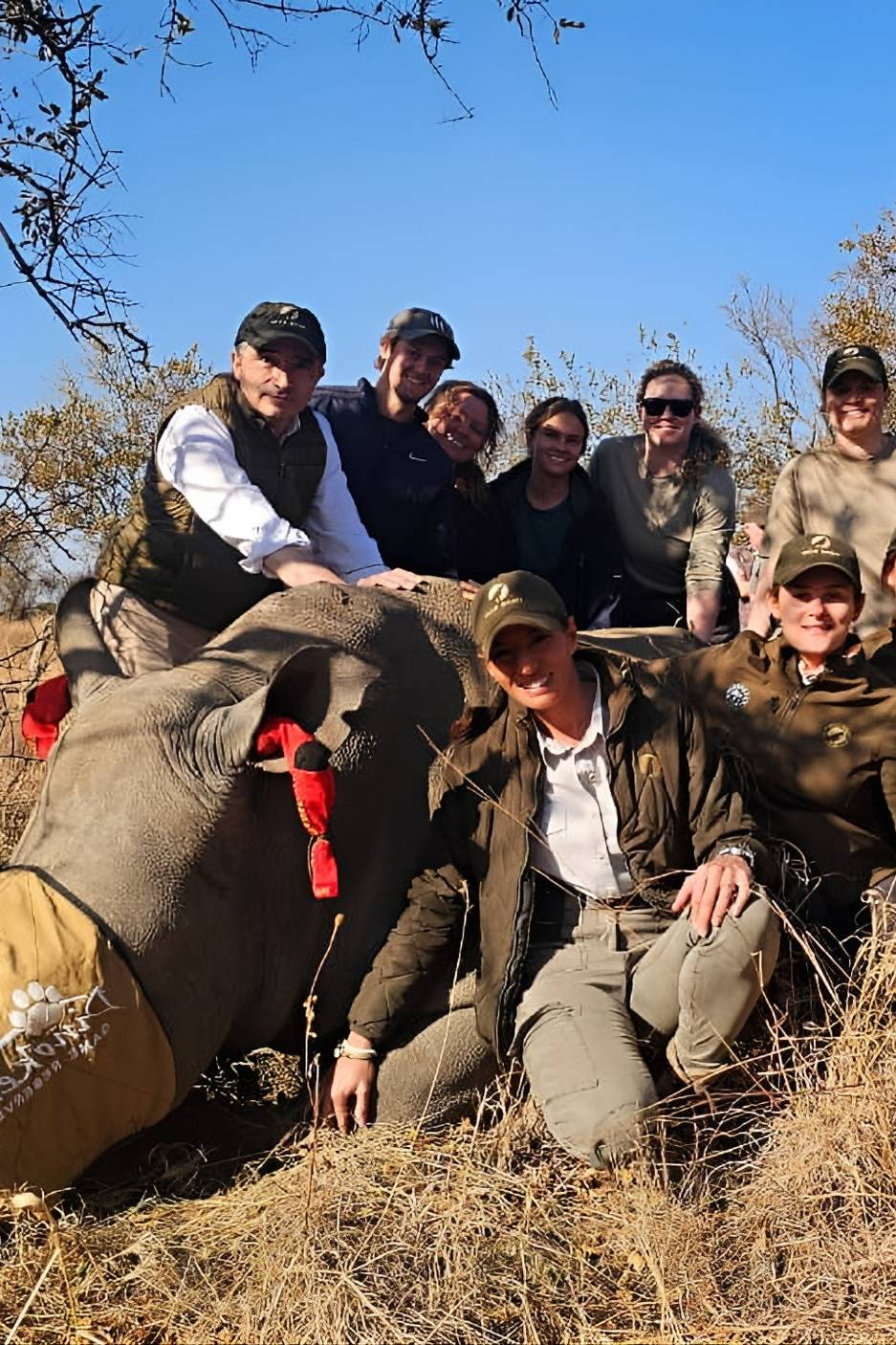 Grupo con rinoceronte